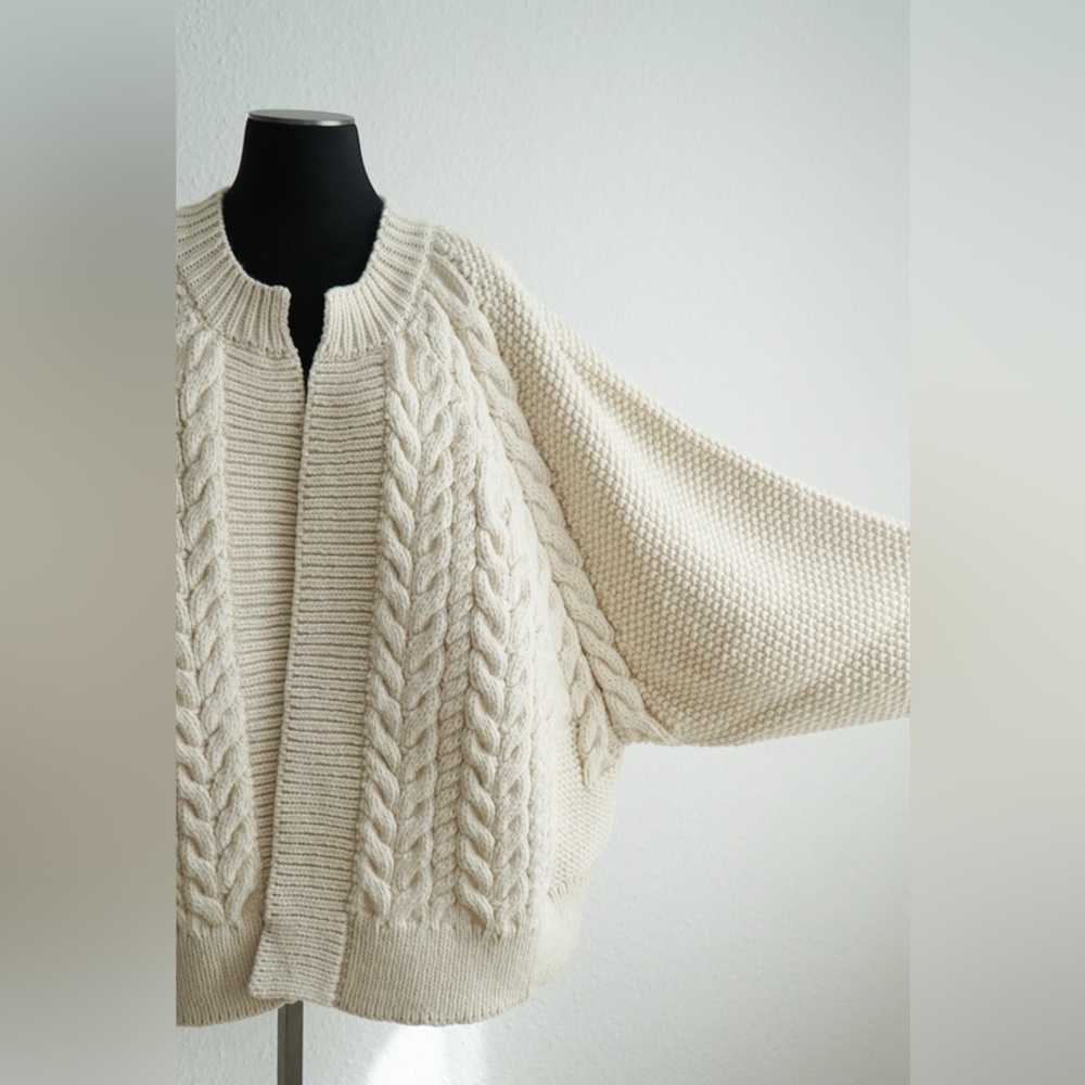 Mr. Mittens Chunky Cable Knit Wool Cardigan Ivory One Size Made in Peru - Picture 4 of 7